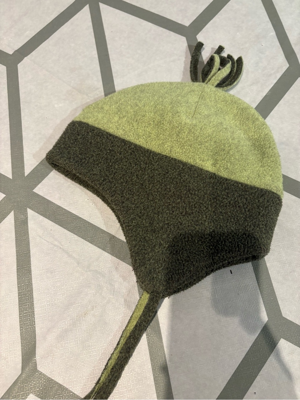 3/15$ Kids Two-Tone Green Fleece Earflap Hat